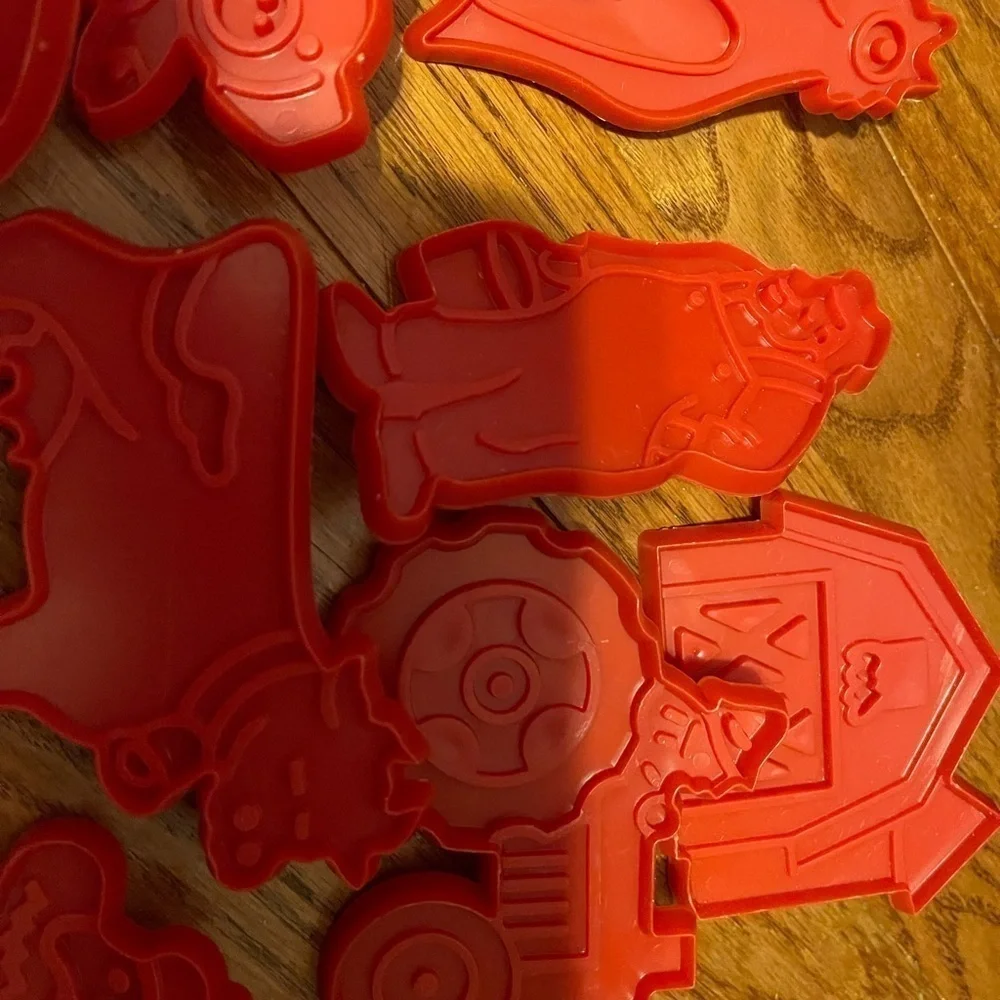 Chilton Old McDonald's Farm 11 Red Cookie Cutters..Old Mac Donald, Barn, Rooster